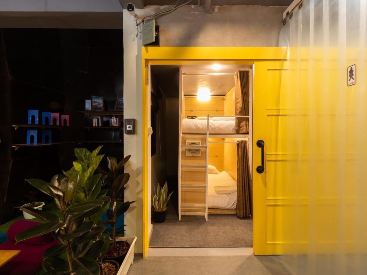 Khao San Social Capsule Hostel Bangkok Exterior foto