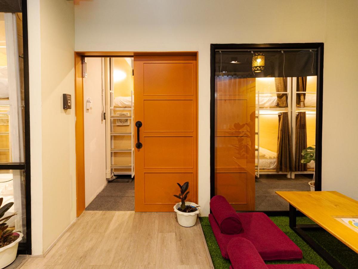 Khao San Social Capsule Hostel Bangkok Exterior foto