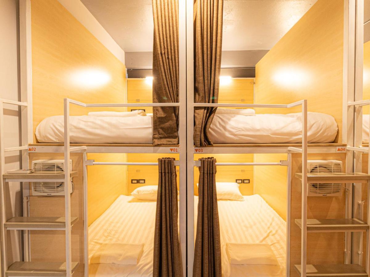 Khao San Social Capsule Hostel Bangkok Exterior foto